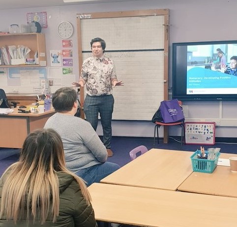 National Numeracy's Ben delivering the parental engagement workshop